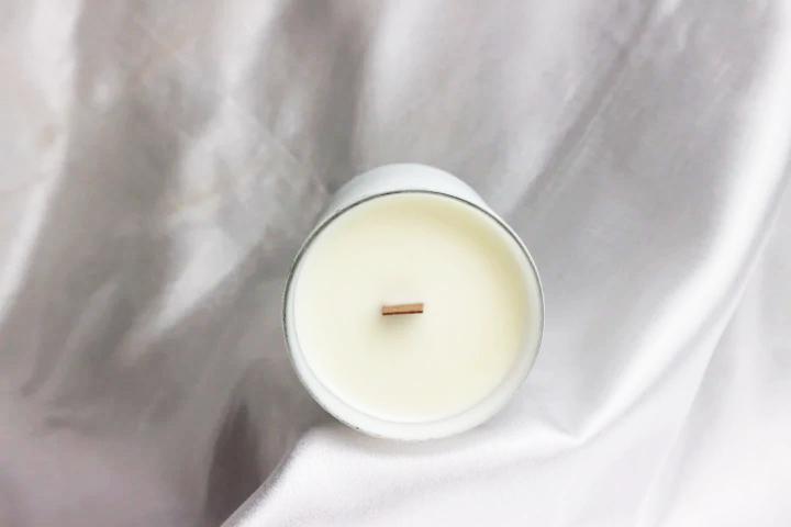 Luxurious, aromatic coconut-scented candle with a wooden wick, nestled in an elegant glass jar. The candle exudes a tropical essence, bringing a sense of relaxation and warmth. Perfect for creating a soothing ambiance in any space.